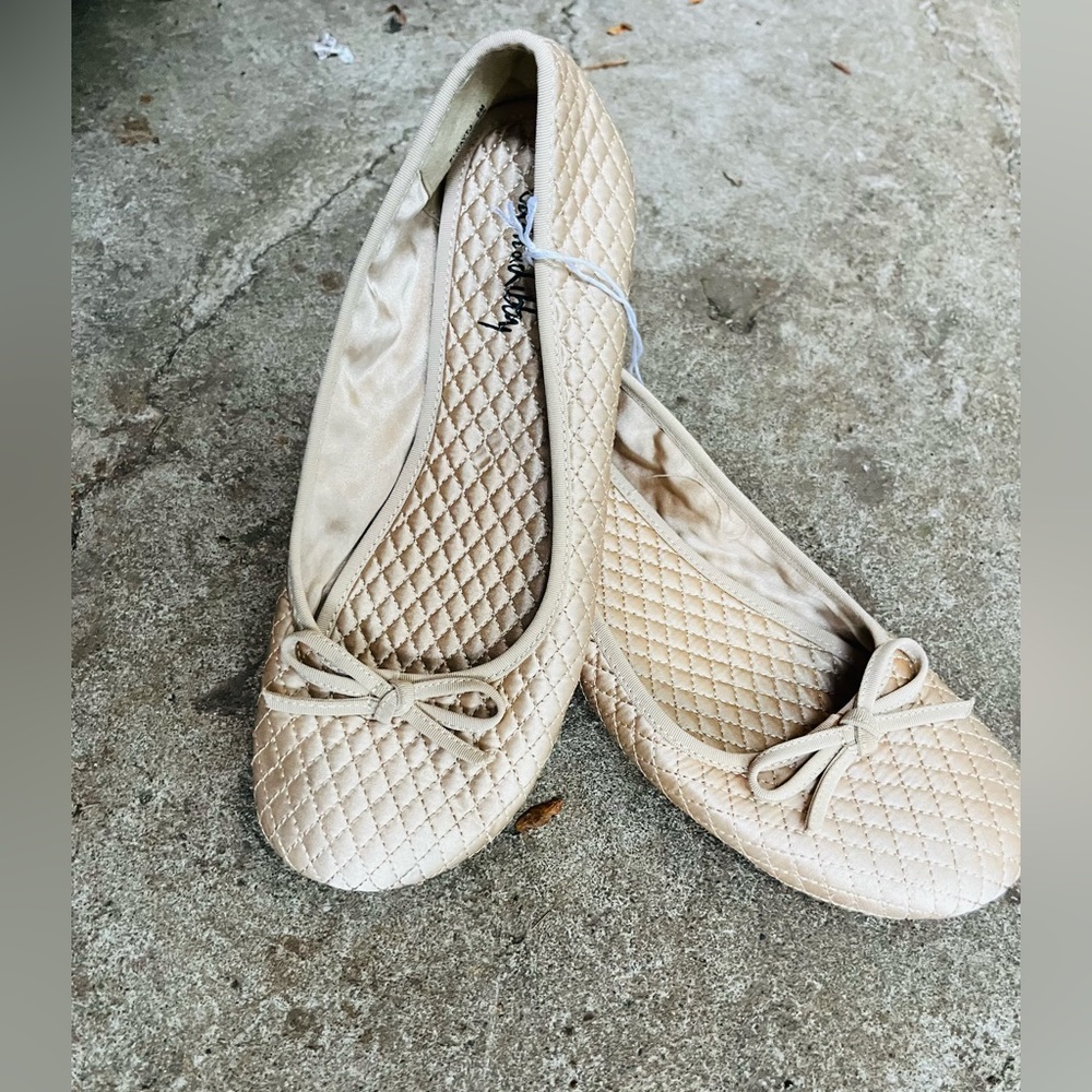 Sam & Libby Ballerina flats, soft cream. Size 9 but fits like an 8 or 8.5. New